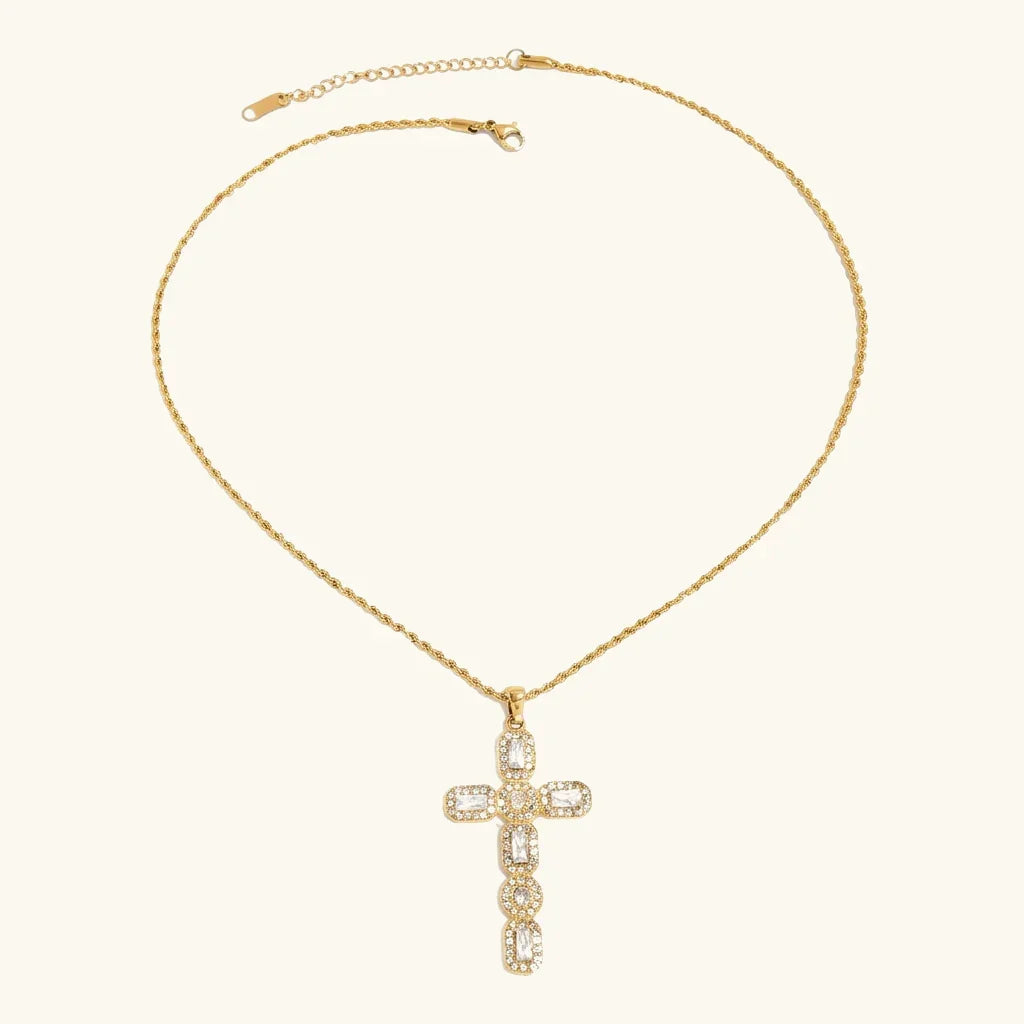 Naszyjnik z diamentami Evangelina w kształcie krzyża