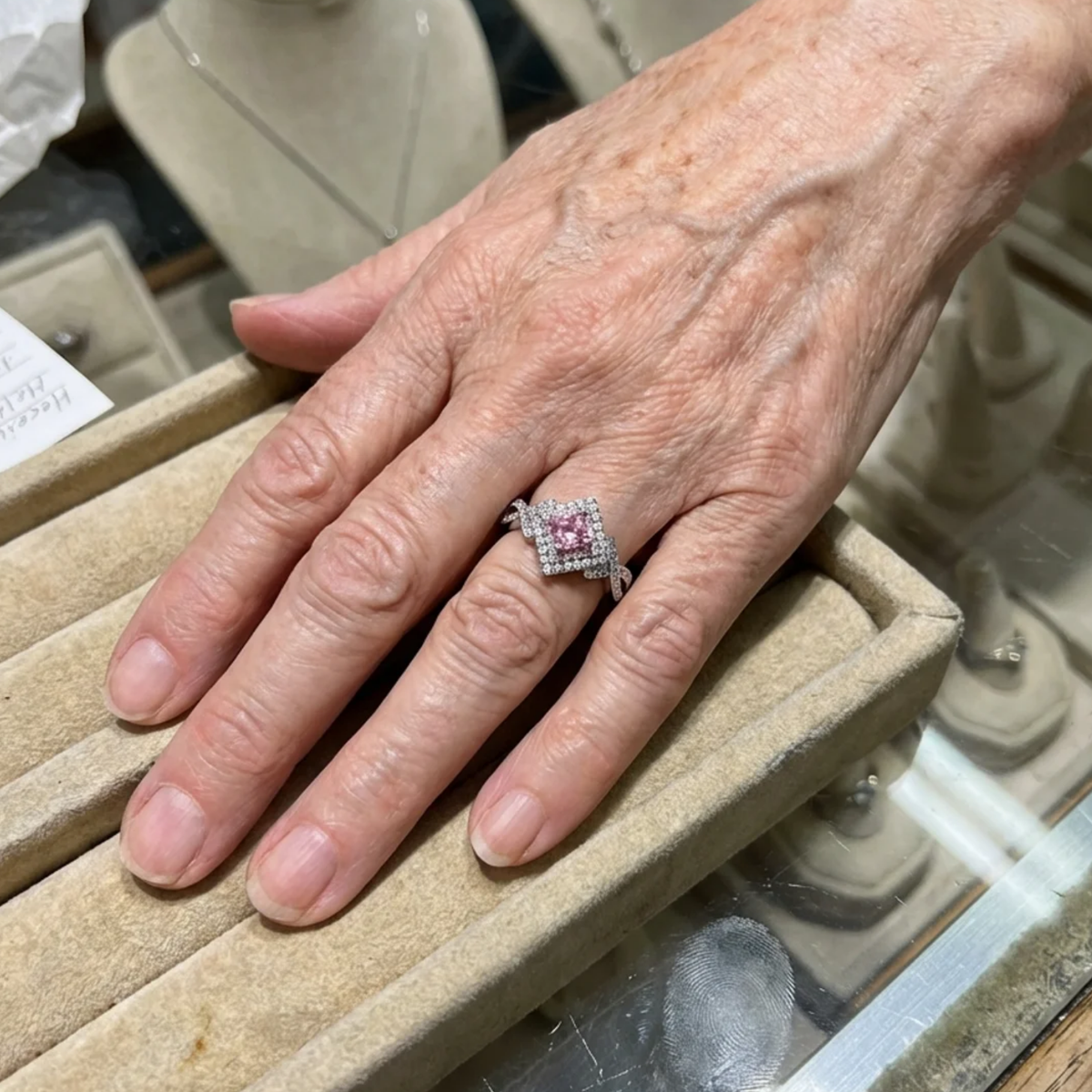 Kwadratowy pierścionek Couture Pavé | Białe złoto