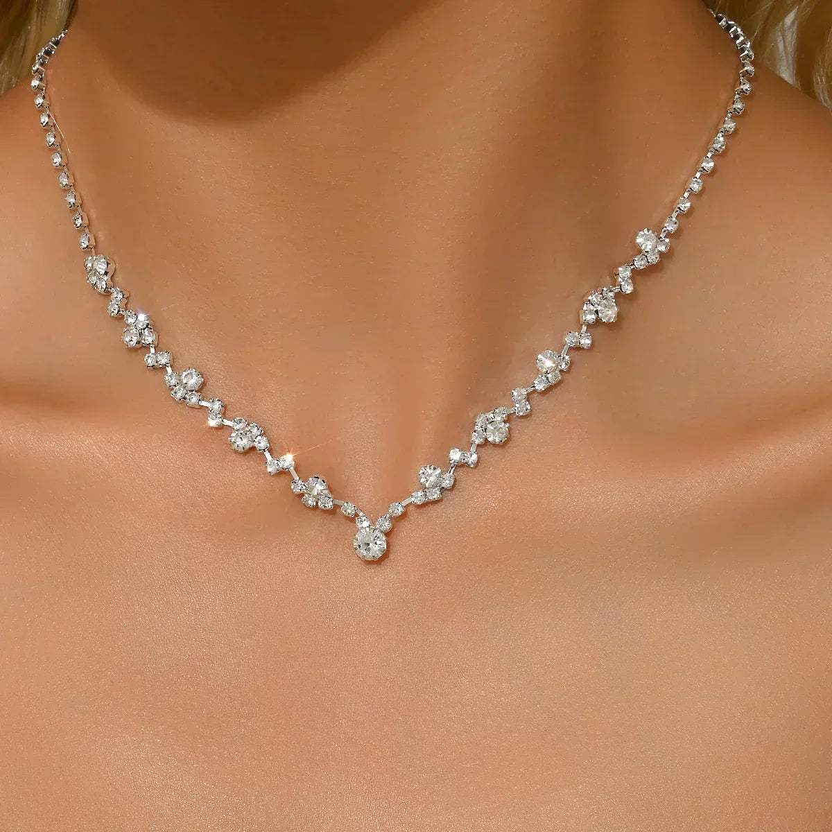 Elegancki ślubny naszyjnik z diamentami