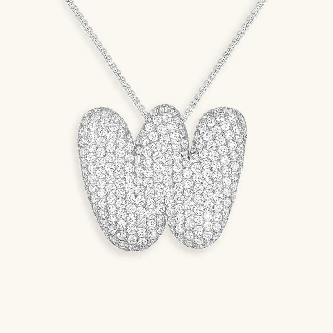 Naszyjnik z diamentami z literą w kształcie bąbelka