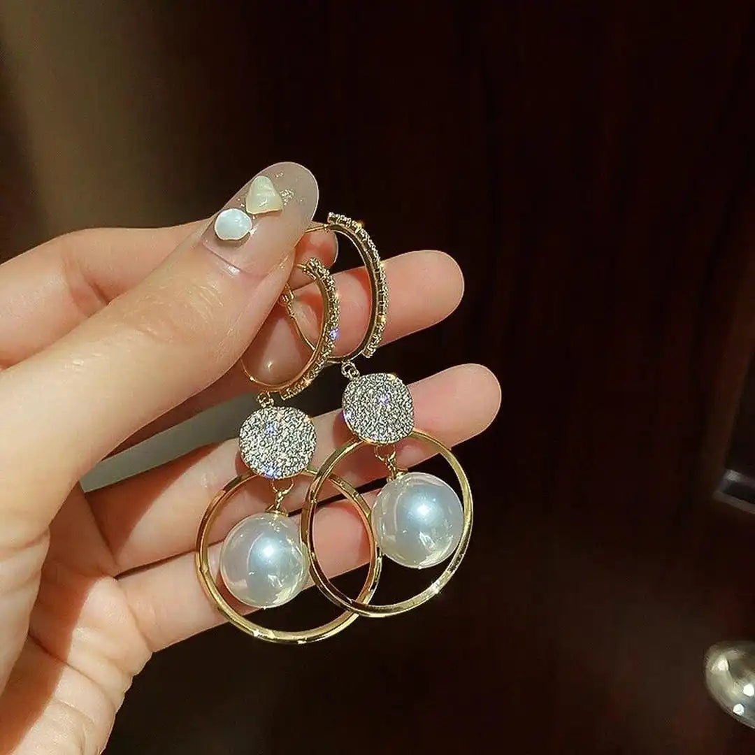 Kolczyki ze słodkowodnymi perłami i diamentowymi kuleczkami