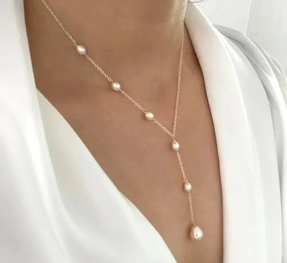Elegancki łańcuszek Vintage z wisiorkiem i perłami